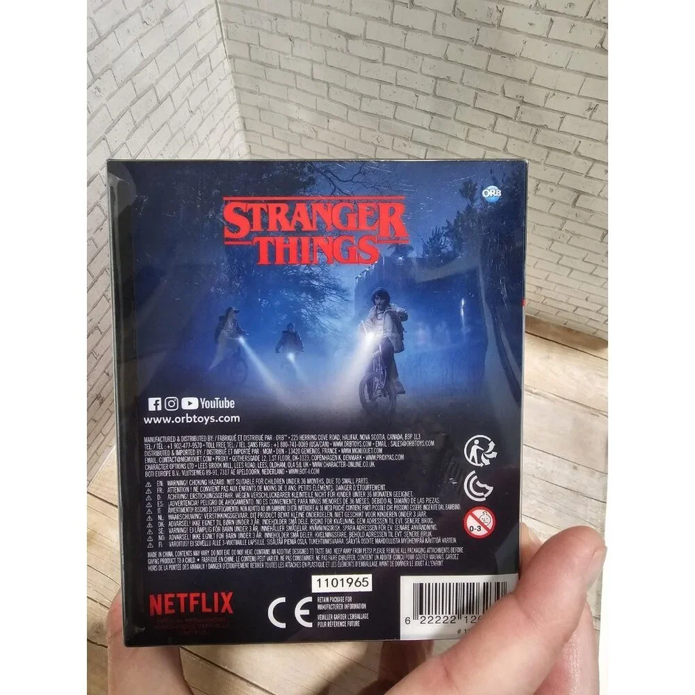 Stranger Things Chief Hopper Squishy Figure Collectible New Orb Toys Netflix - Picture 3 of 4